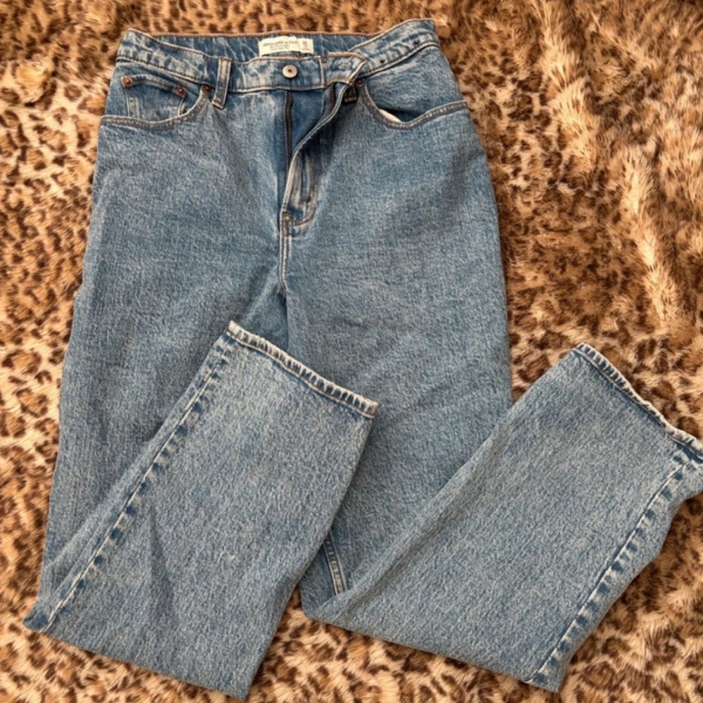 Abercrombie & Fitch Light Blue Cropped Jeans